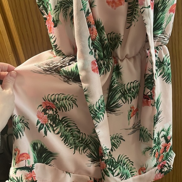 Adorable summer romper - Picture 2 of 8